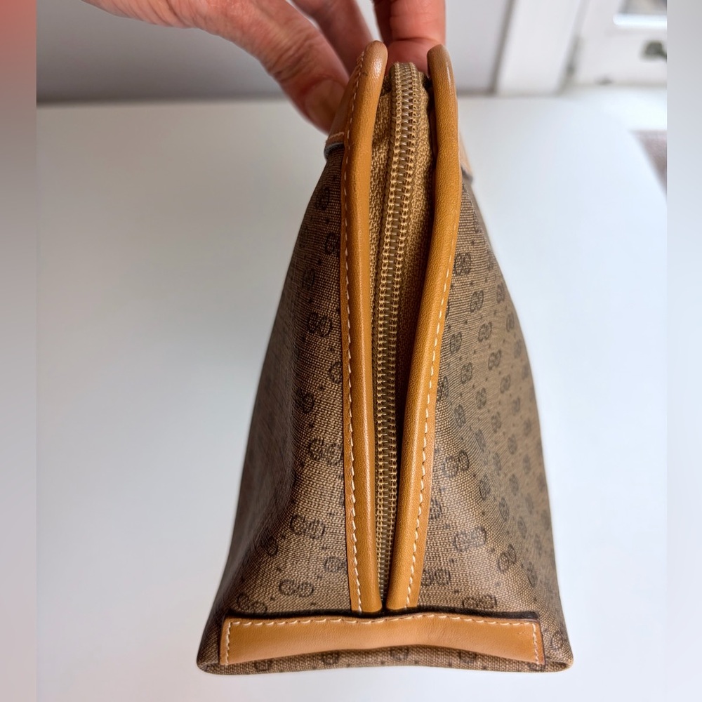 Gucci Micro GG Pouch/Clutch - Picture 5 of 15